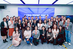 走进标杆现场，共探AI转型——PG 国际携手企业高管参访埃森哲智能运营中心